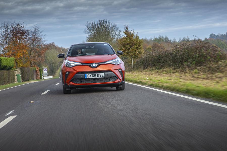  Toyota C-HR Hybrid Orange Edition 2019 года  (UK) (фото 26 из 34)
